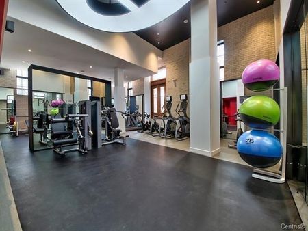 1188 Rue St Antoine O. - Photo 2