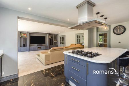 5 bedroom detached house to rent - Photo 5