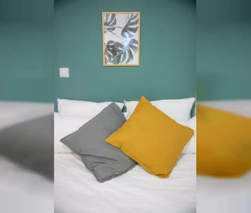 Room in a shared 8-bedroom apartment for rent in Palacio, all bills... - Photo 5