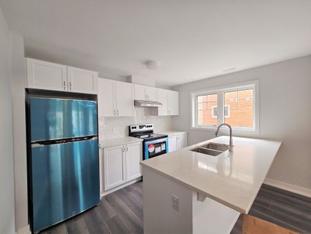 For Lease - 200 Anyolite Private, Barrhaven, Ontario - Photo 5