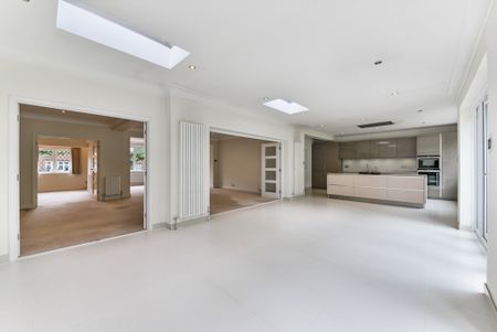 4 bedroom detached house to rent - Photo 2