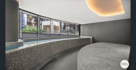 Spectacular 2 Bedroom Apartment with walk in pantry - Photo 3