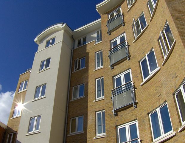 6-14 High Street, RH10 1BN - Photo 1