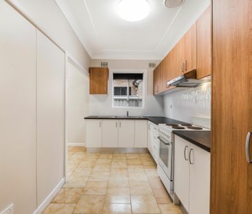 Neat & Tidy 2 Bedroom Home - Photo 4