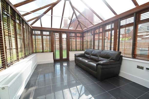 4 bedroom house - detached - Photo 1