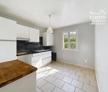 À louer - Maison mitoyenne 1 côté, 5 pièces située à Mazan (84380) ... - Photo 2