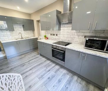 6 bedroom terraced house to rent - Photo 3