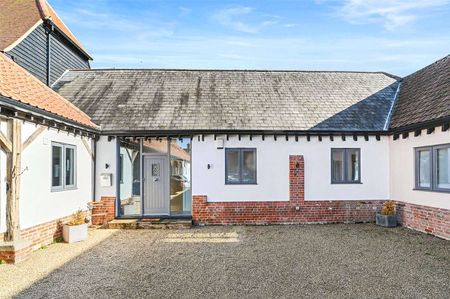 An impressive four bedroom renovated Barn conversion in a idyllic rural setting - Photo 5