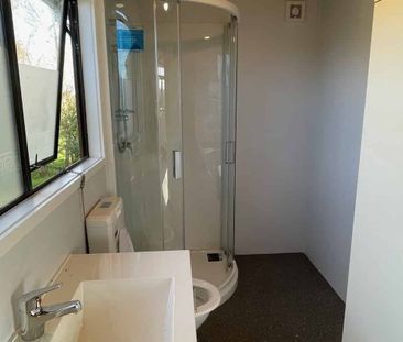 Private retreat - Power water + lawn maintenance included! - Photo 3