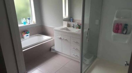 Stunning Home In Linden Grove - Photo 3