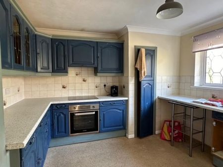 2 bedroom flat to rent - Photo 2