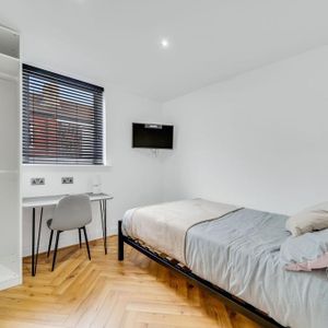 6 bedroom house to rent - Photo 2