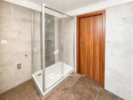 Pronájem bytu s garážovým stáním 1+1, 41 m - Фото 3