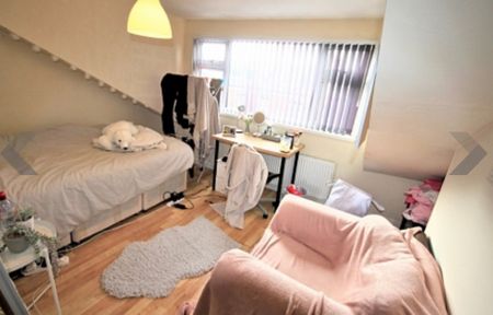 5 Bed - 11 Mayville Place, Headingley, Leeds - LS6 1NE - Student - Photo 2