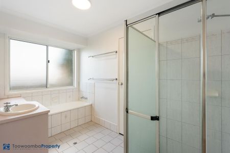 Spacious 3-Bedroom Home with Large Backyard in Harristown - Photo 4