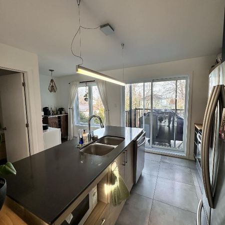 Grand 4 1/2 sur 2 étages - Photo 3