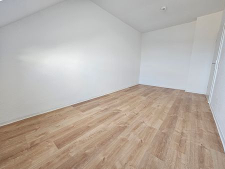 Großzügige 4,5 Zimmer Wohnung komplett renoviert - Foto 3