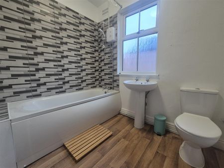 3 Bed House - Photo 5