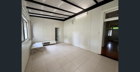 Charming Family Home in Wiley Park!! - Photo 3