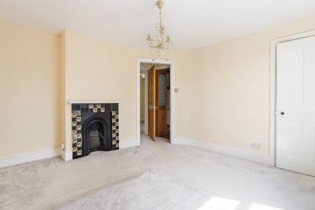 4 bedroom detached house to rent - Photo 2