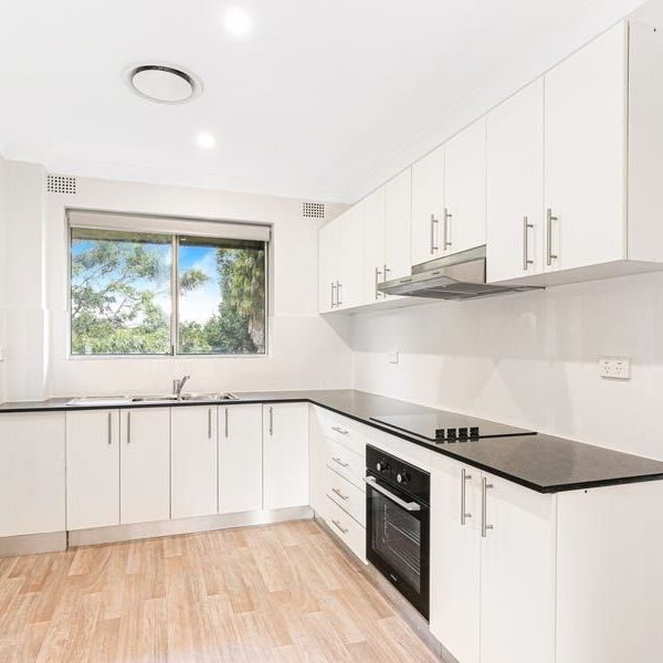 Renovated 3 Bedroom Unit - Wont Last Long! - Photo 1