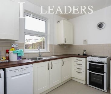 3 bedroom terraced house to rent - Photo 3