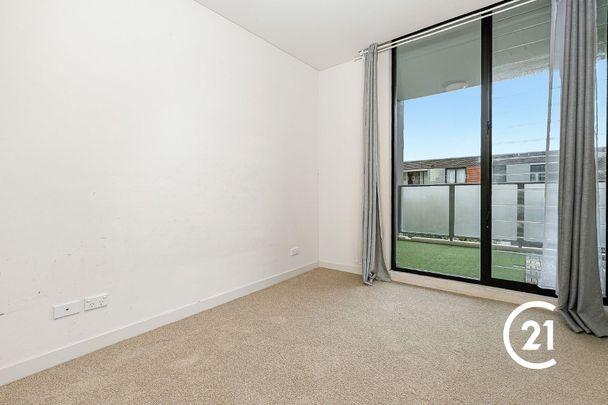 Beautiful 2 Bed Apartment&comma; Walk to Shops - Photo 1