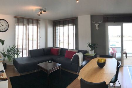 2 Bed Flat, Barge Walk, SE10 - Photo 2