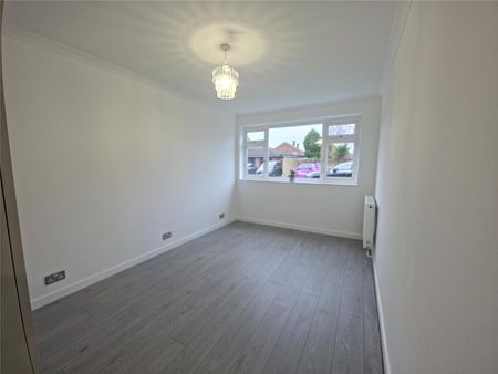 Magnolia Way, Epsom, Surrey, KT19 9LT - Photo 2