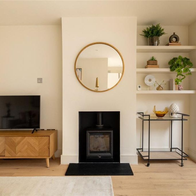 4 bedroom end of terrace house to rent - Photo 1