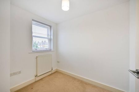 3 bedroom mews to rent - Photo 4