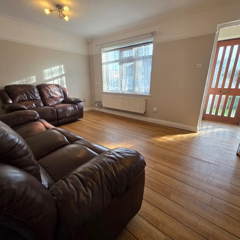 3 bedroom terraced house to rent - Photo 1