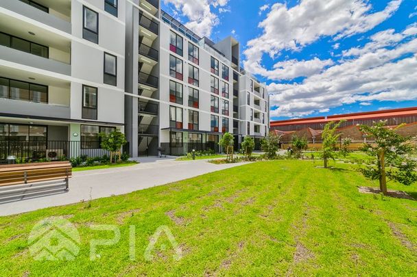 Nearly Brand New Luxury Two Bedrooms Apartment for Lease. - Photo 1