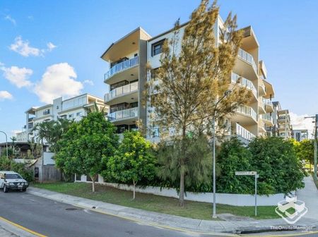 TWO BEDROOM APARTMENT IN WINDSOR - Photo 3