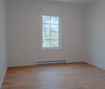 6 ½ (4 CHAMBRES) - À QUELQUES MINUTES DE MARCHE DU MÉTRO DU COLLÈGE... - Photo 2