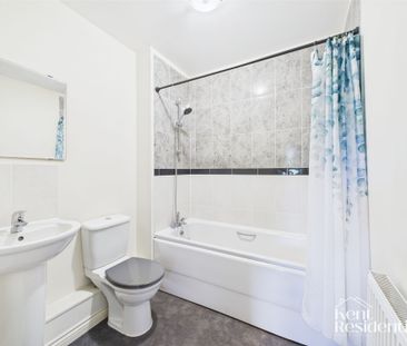 2 bed apartment to rent in Silver Streak Way, Rochester, ME2 - Photo 5