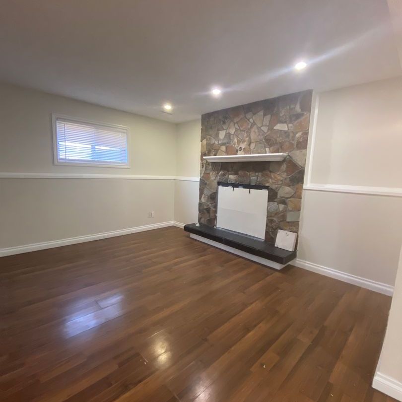 Spacious 5-Bedroom Home for Rent in Martindale - Photo 1