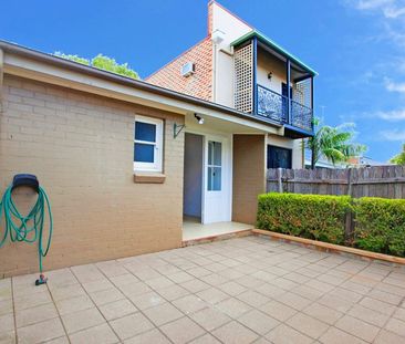 Enmore Road at your doorstep - Photo 3