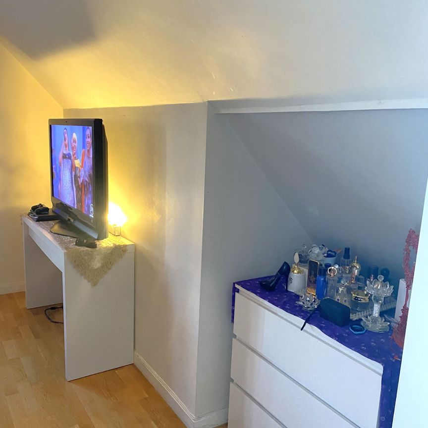 Liten och charmig etta högst upp i huset – centrala Sala! - Photo 1