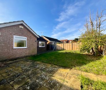 4 bedroom Detached Bungalow to let - Photo 1