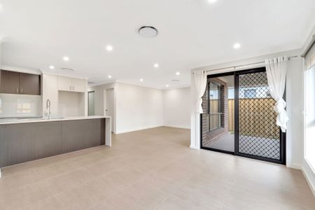 3 BEDROOM FAMILY HOME - Photo 2