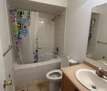 For Lease - 7 Arabia Gate, Brampton, Ontario - Photo 5