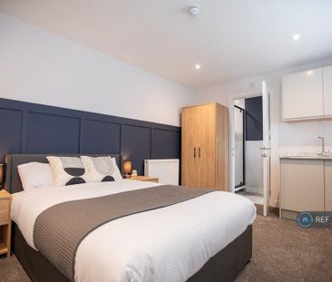 1 bedroom in a house share to rent - Photo 4