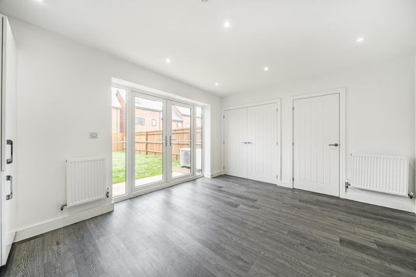 1 bedroom in a house share to rent - Photo 1