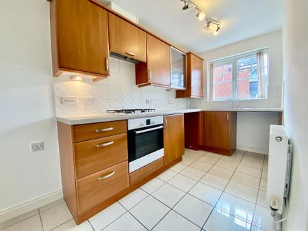 3 bedroom end of terrace house to rent - Photo 4