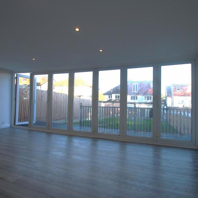 4 bedroom semi-detached house to rent - Photo 1