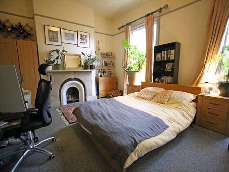 Lovely Mystical Didsbury Street Room 5 - Photo 3