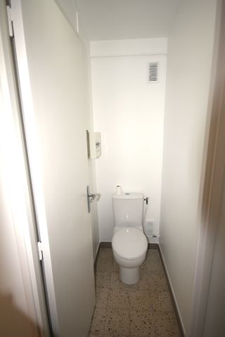 A LOUER APPARTEMENT RENOVE GRASSE SUD - Photo 5