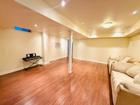 For Lease - 137 Laramie Crescent, Vaughan, Ontario - Photo 2