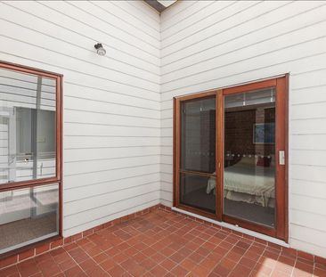 Charming 2-Bedroom Townhouse in Leafy Queanbeyan West - Photo 5